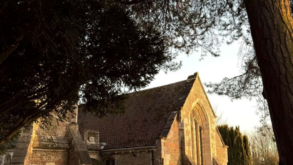 Gyakorlati utmutato magyar hirdetoknek: hol es hogyan talalj Izraelbol szarmazo Clubhouse/audio-alkotokat a kozossegi elkotelezodes felporgetesehez.