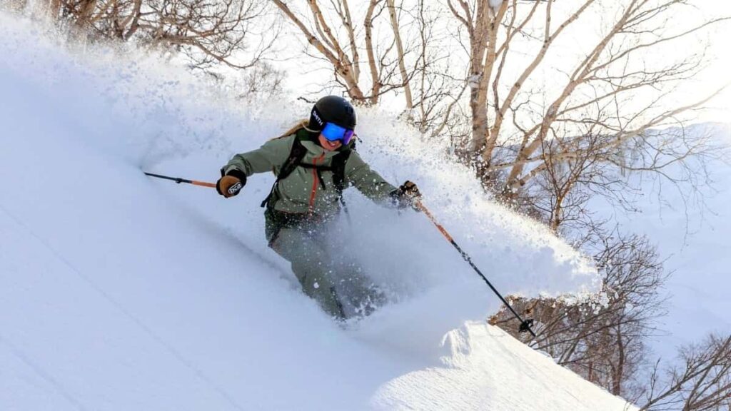 Gyakorlati, lepesrol lepesre utmutato magyar hirdetoknek: hogyan talalj es dolgozz egyutt ciprusi Pinterest-alkotokkal co-branded termekdropokhoz.