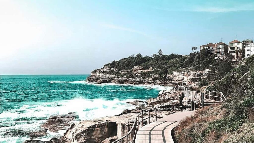 Gyakorlati utmutato kreatoroknak: hogyan talalj, kozelits meg es allits fel cross-promociokat mianmari markakkal Redditen eszkozok, taktika es kockazatok 2025-ben.