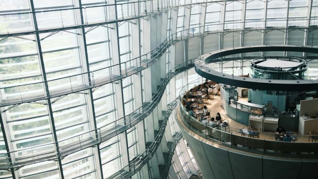 Gyakorlati utmutato: lepesrol lepesre hogyan talald meg es aktivald a libanoni Twitch-creatorokat smink-tutorialokhoz, jogi, targyalasi es kampany-setup tippekkel.