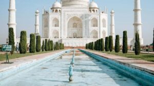 Gyakorlati utmutato magyar hirdetoknek: hogyan talalj es dolgozz egyutt Iranra fokuszalo WeChat-kreatorokkal, hogy noveld a turisztikai celpontok ismertseget a kinai piac fele.